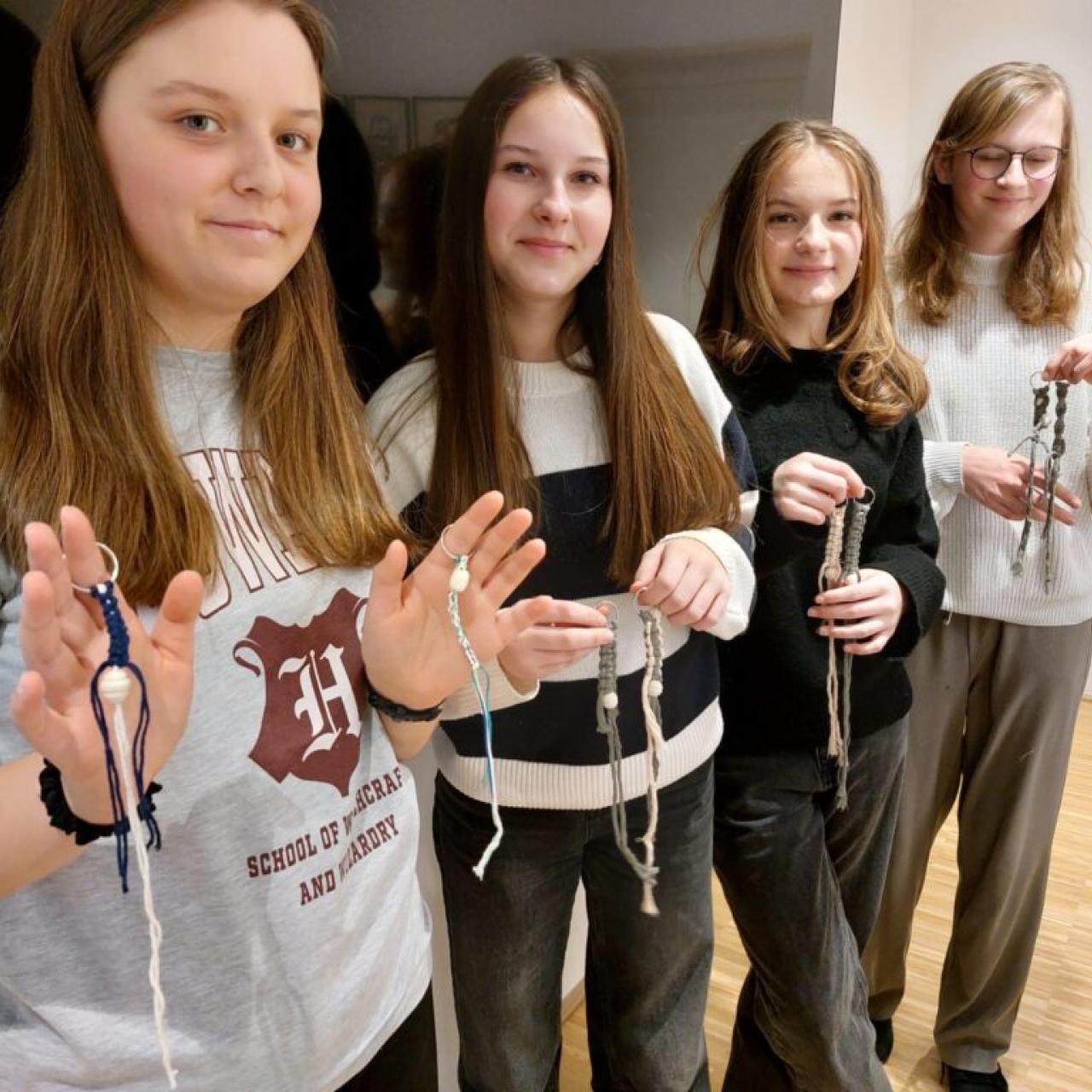 Bastelstunde mit den Firmlingen 2025