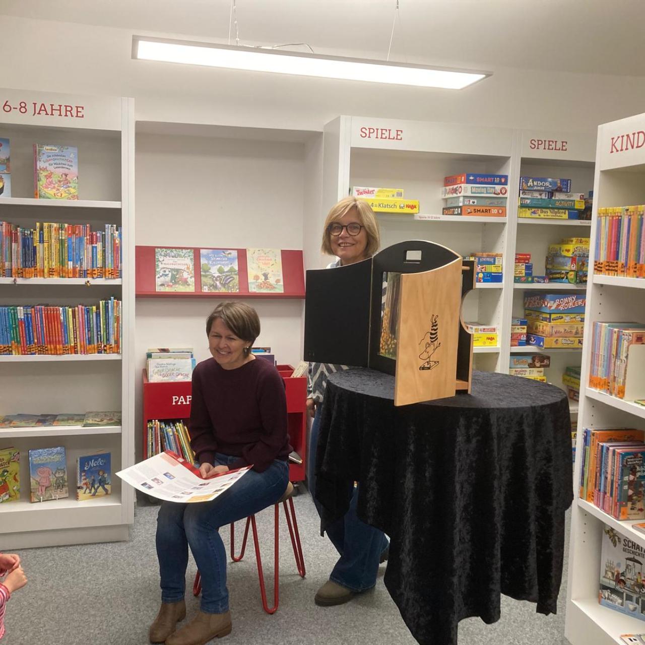 Kamishibai mit Andrea und Christine